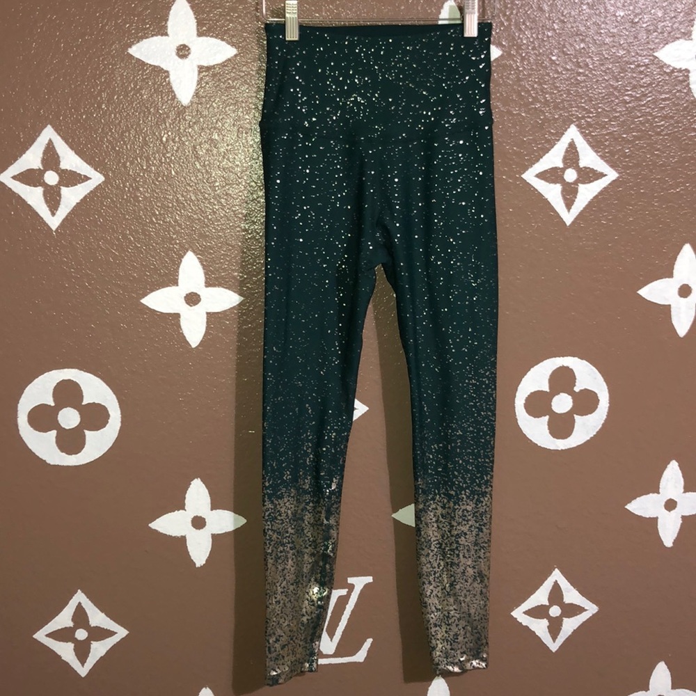 Beyond Yoga Dark Green and Beige Gradient Leggings